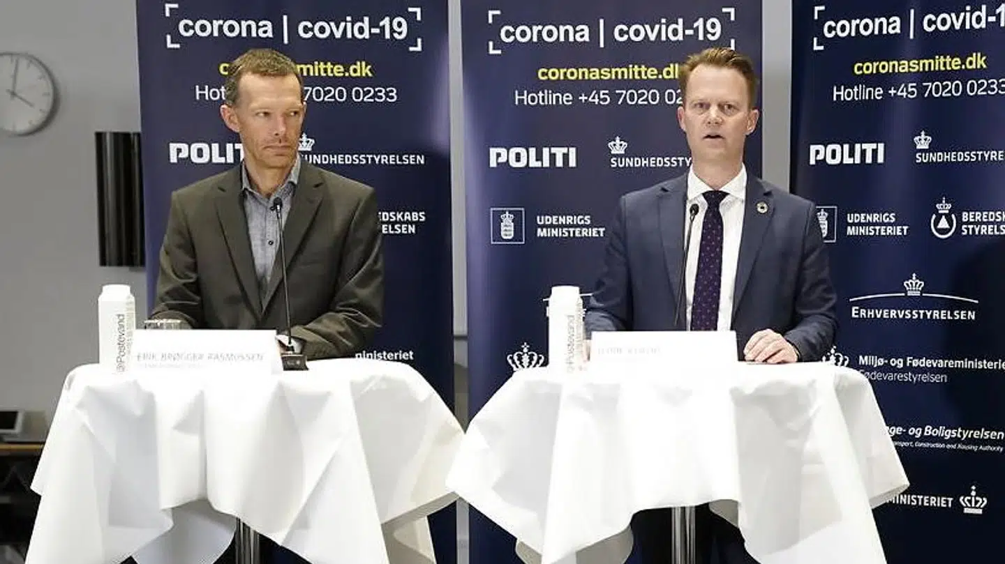 Udenrigsminister Jeppe Kofod og direktør for Borgerservice Erik Brøgger Rasmussen orienterer pressen om rejsevejledninger i Udenrigsministeriet i København, fredag den 13. marts 2020.