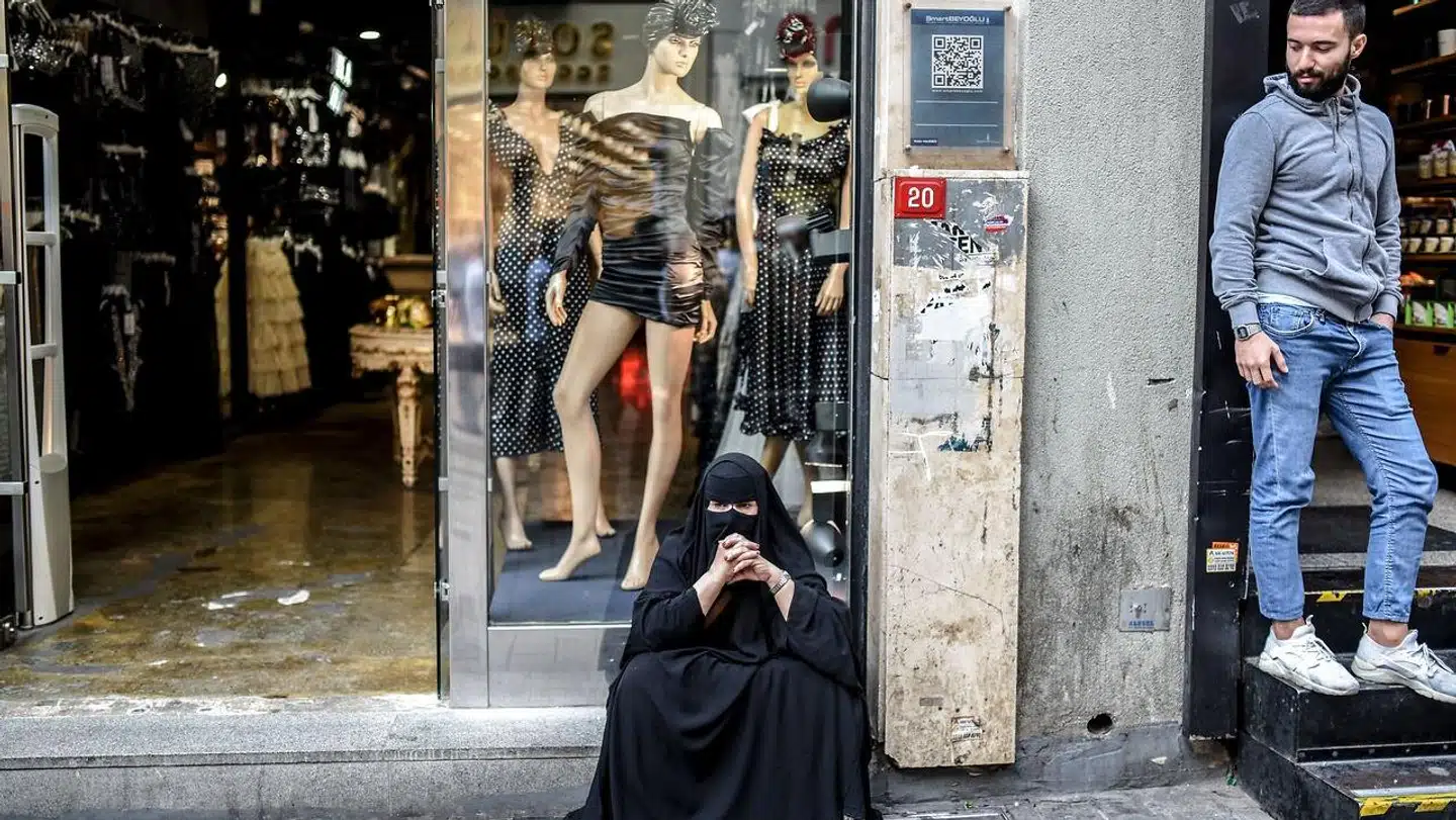 »Som socialrådgiverne Masoum Moradi og Ali Aminali igen og igen har beskrevet til deres kollegers forargelse: Socialrådgiverne gør mere skade end gavn, når de undlader at stille krav,« skriver Bertel Haarder.