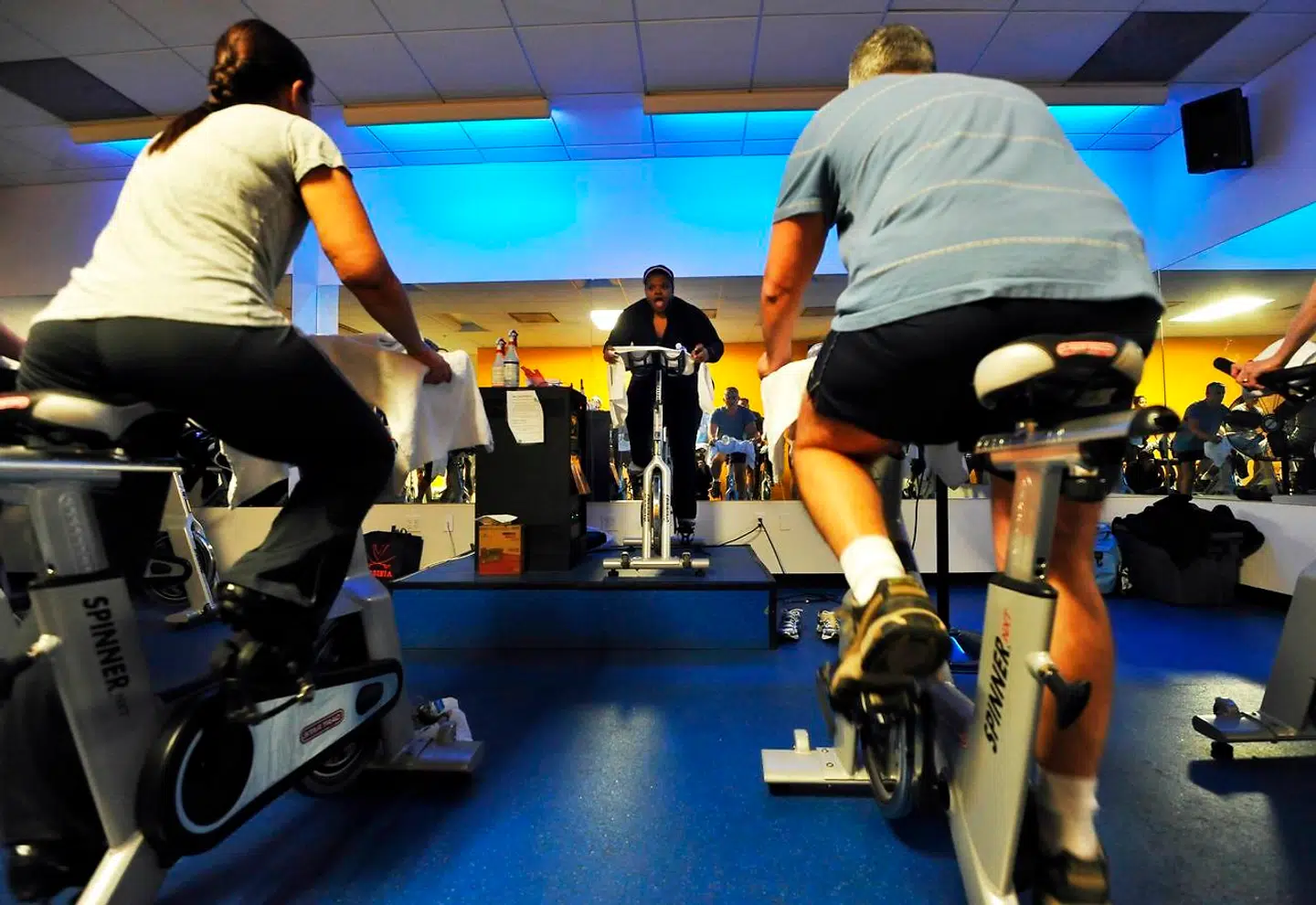 »Fitnesscentre er et af de steder, som man ret omkostningsfrit kan holde sig fra,« siger professor i eksperimentel virologi ved Det Sundhedsvidenskabelige Fakultet på Københavns Universitet Allan Randrup Thomsen. Arkivfoto: Jewel Samad/AFP/Ritzau Scanpix