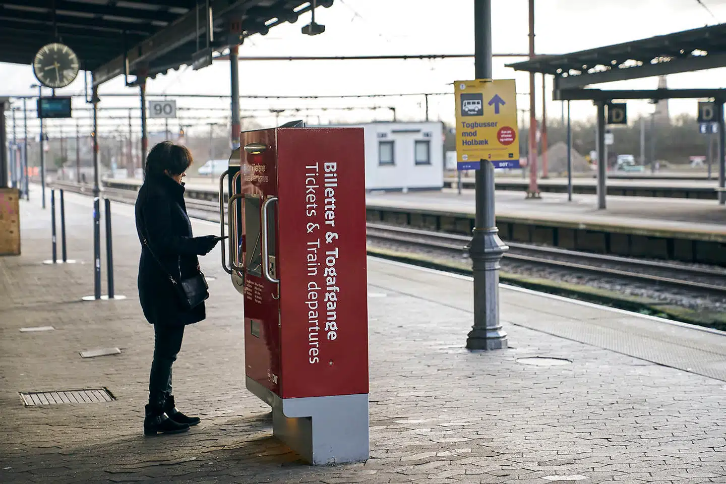 Roskilde Station var en del mere stille end sædvanligt dagen efter de nye coronainitiativer fra regeringen.