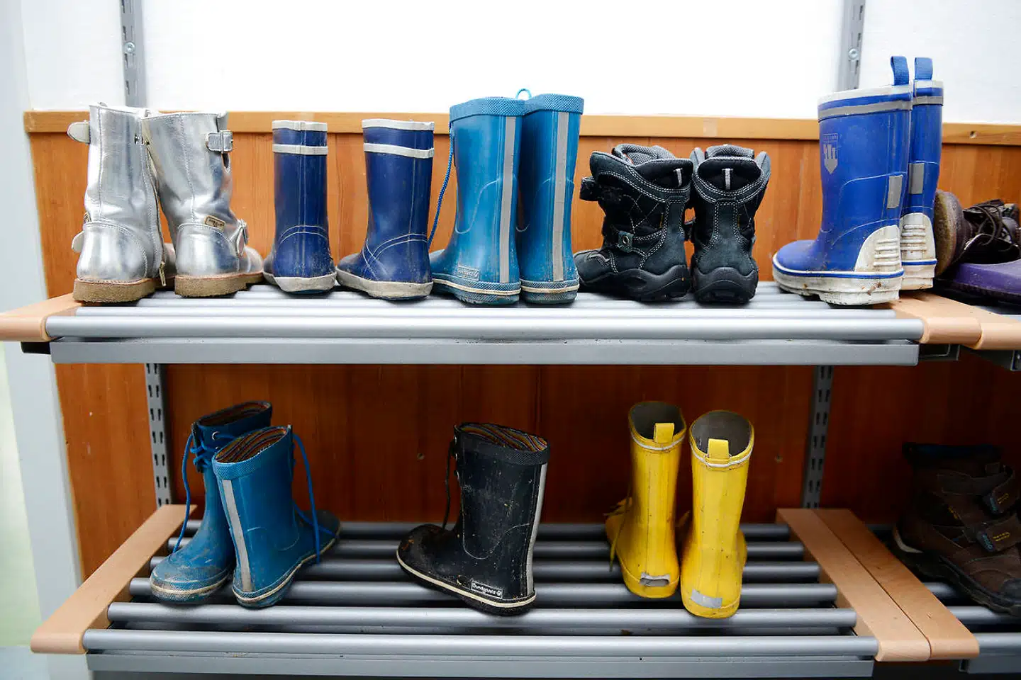 Der bliver tomt i landets børnehaver, skoler og uddannelsesinstitutioner fra på mandag, efter at statsminister Mette Frederiksen har meddelt, at alle offentligt ansatte skal sendes hjem på grund af spredningen af coronavirus.