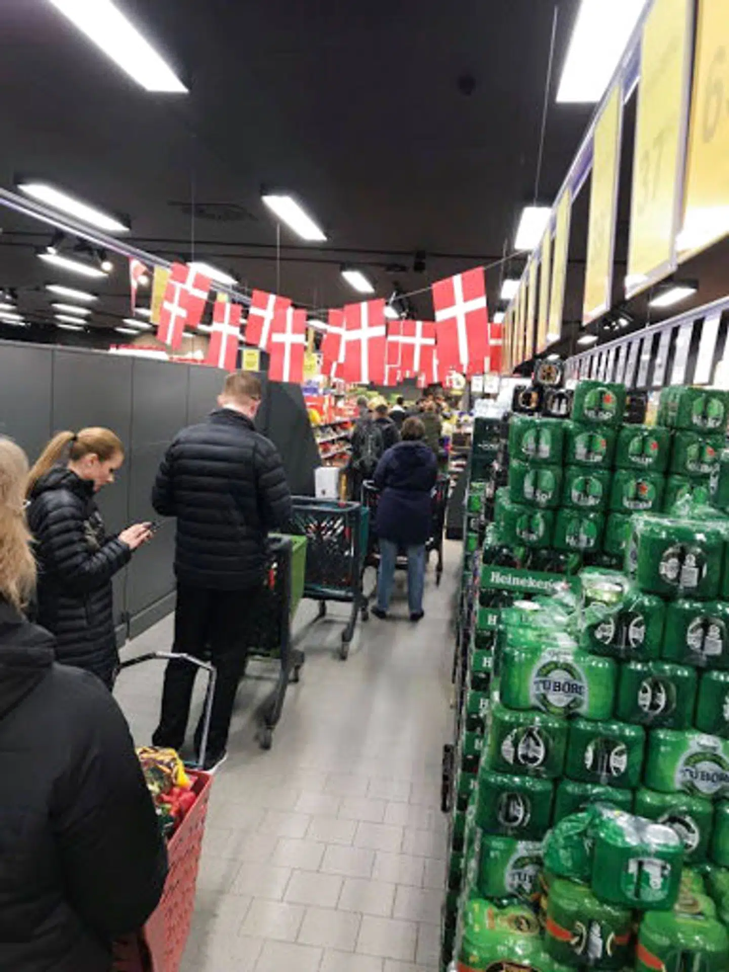 Dagen hvor Danmark blev lukket ned, og danskerne gik ud for at hamstre. Her i Netto i Himmelev.