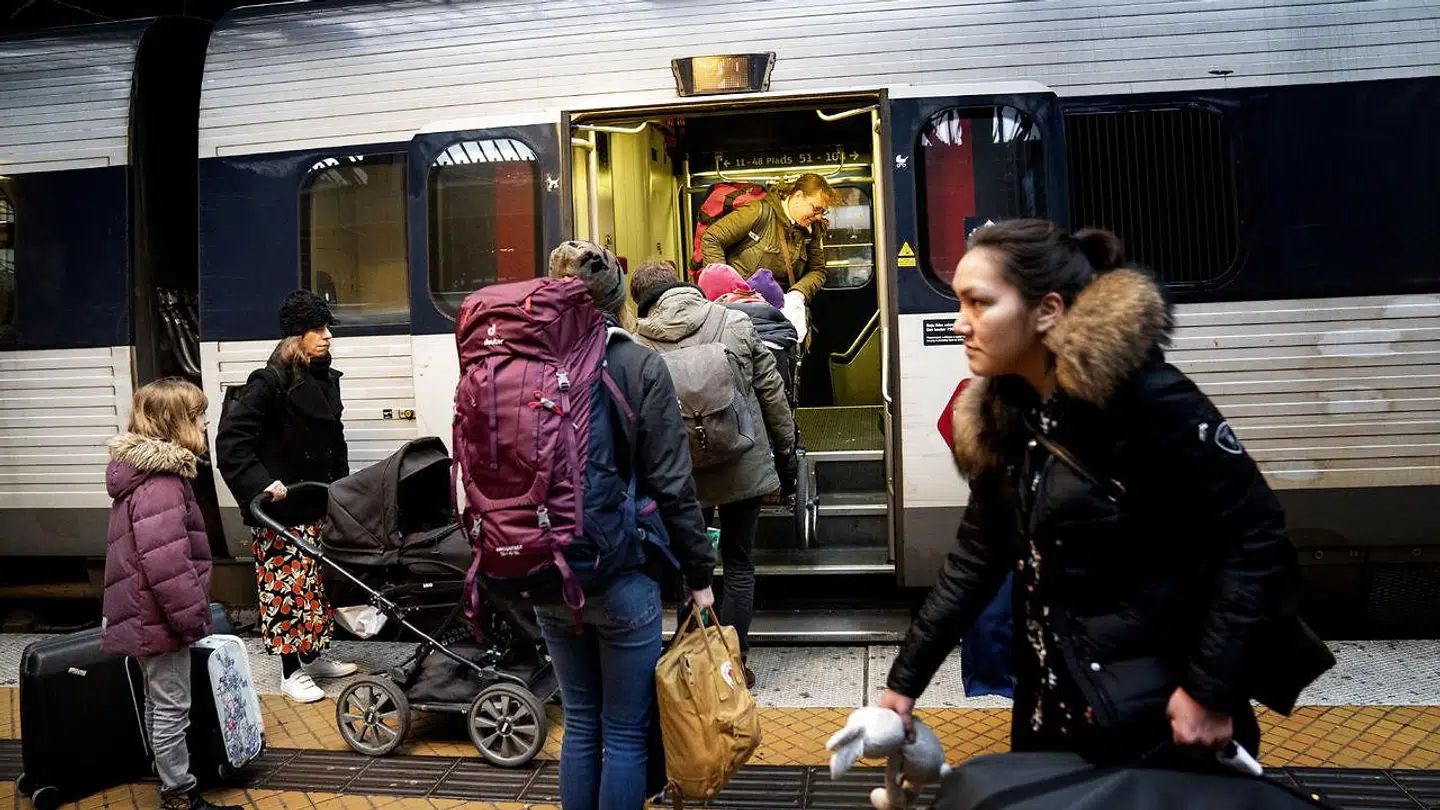 DSB sætter ind for at forhindre spredning af coronasmitte via offentlig transport. Det betyder længere tog og krav om pladsbilletter på de længere rejser.