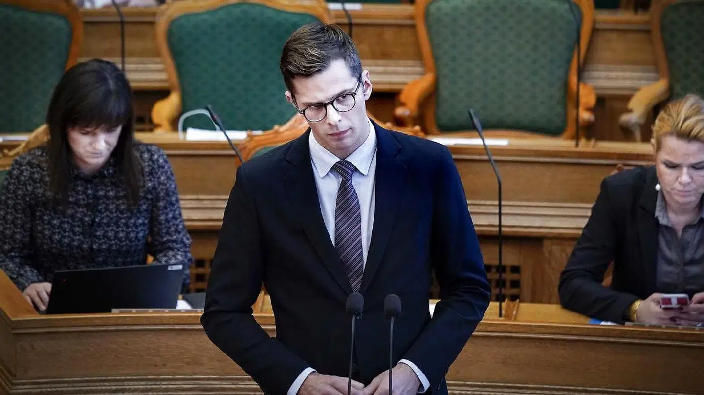 »Vanopslagh blev gjort opmærksom på, at olieselskabet Q8 for 36. år i træk har betalt nul kroner i skat i Danmark, men mente ikke, at det var mærkeligt, for det kunne jo være, at selskabet havde underskud, og derfor ikke skulle betale skat,« skriver Niels Fuglsang.