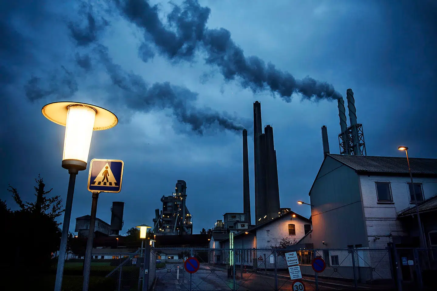 Cementfabrikken Aalborg Portland er den industrivirksomhed i Danmark, der udleder mest CO2. I 2018 2,2 millioner ton og dermed fire procent af Danmarks samlede CO2-udledning.