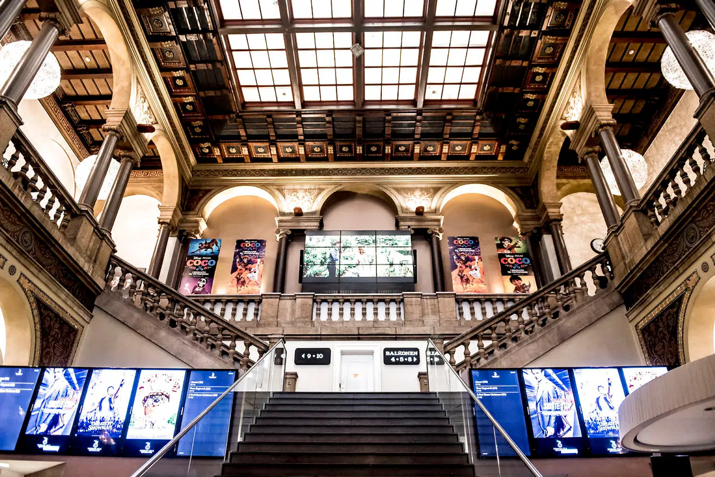 »Påstanden om at sikre lige adgang lader derfor til at være en skinmanøvre, som slet ikke handler om at få flere kvinder ind i branchen generelt, men derimod at få kvinder ind på bestemte frontpositioner,« skriver Niels Nørløv Hansen.