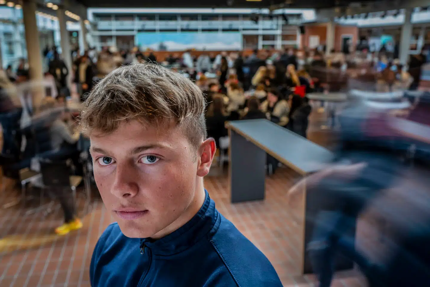 »Der var en del fra klassen, der kom med nogle kommentarer om mig. Når de så på klassebilledet, sagde de »find Holger«, fordi jeg var den eneste dansker i klassen,« fortæller 18-årige Jonas Søgaard Tørnblad, der for knap to måneder siden skiftede gymnasium. I hans gamle gymnasieklasse gik udelukkende elever med anden etnisk baggrund end dansk.