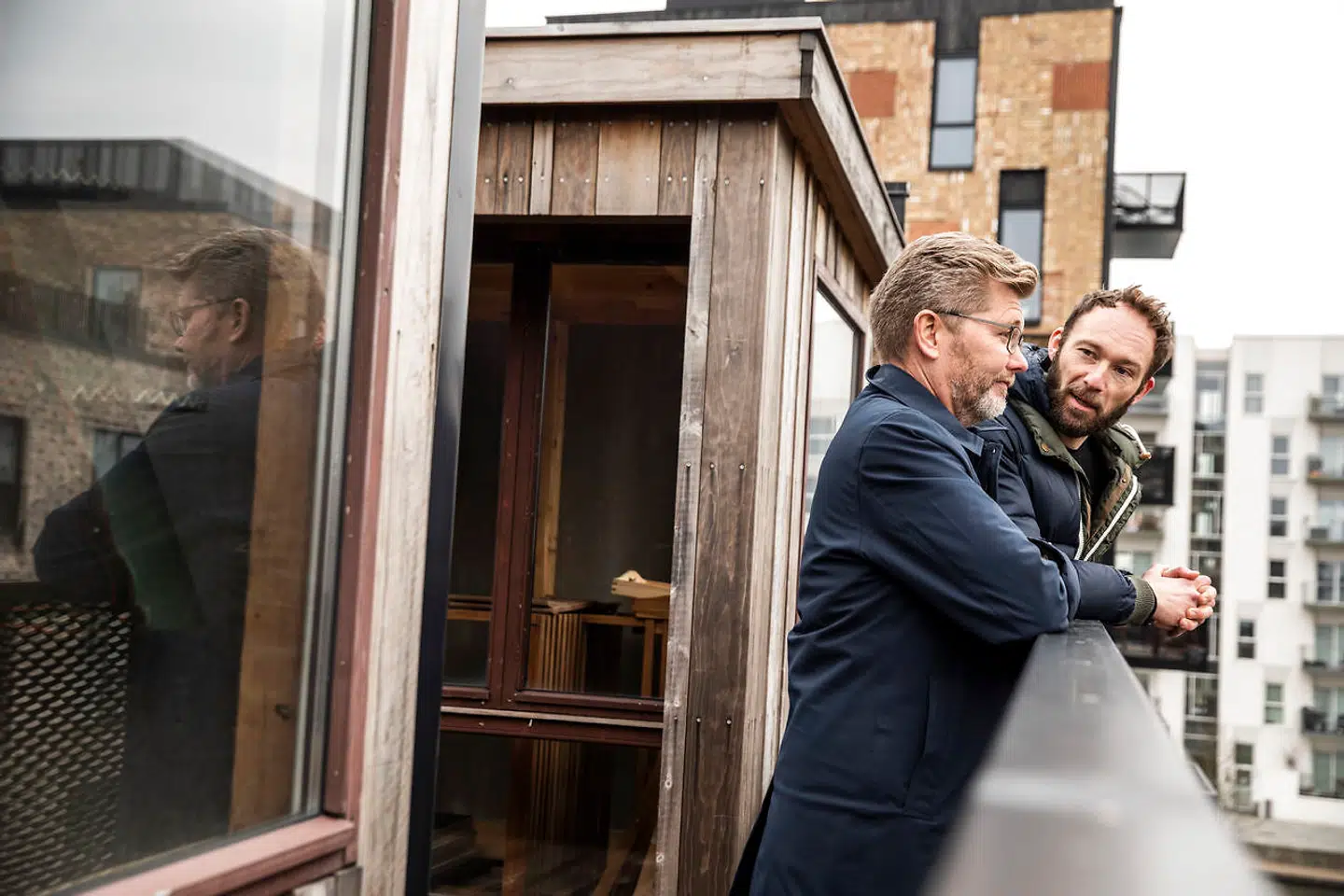 Overborgmester Frank Jensen præsenterer sit udspil til lovgivning om grønne byggematerialer i Ressourcerækkerne i Ørestaden. Ressourcerækkerne består for det meste af genanvendte byggematerialer fra blandt andet skoler og det gamle Carlsberg-byggeri.
