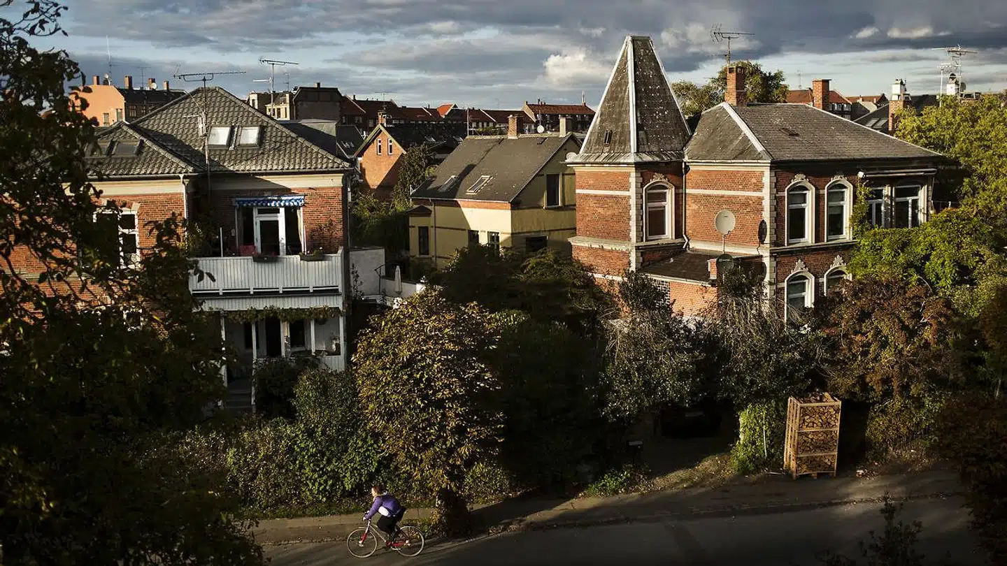 »Der er ingen dybere retfærdighed i at udvikle et nyt grundvurderingssystem. Det vil give helt tilfældige tab og gevinster blandt forskellige boligejere – som blandt kommunerne,« skriver Otto Brøns-Petersen.