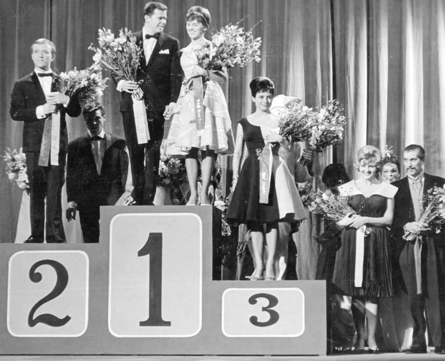 Dansk Melodi Grand Prix i 1963. Med »Dansevise« kom Grethe og Jørgen Ingmann på førstepladsen. Bjørn Tidmand og Birthe Wilke fulgte i hælene. Anmelderne var stadig sure.