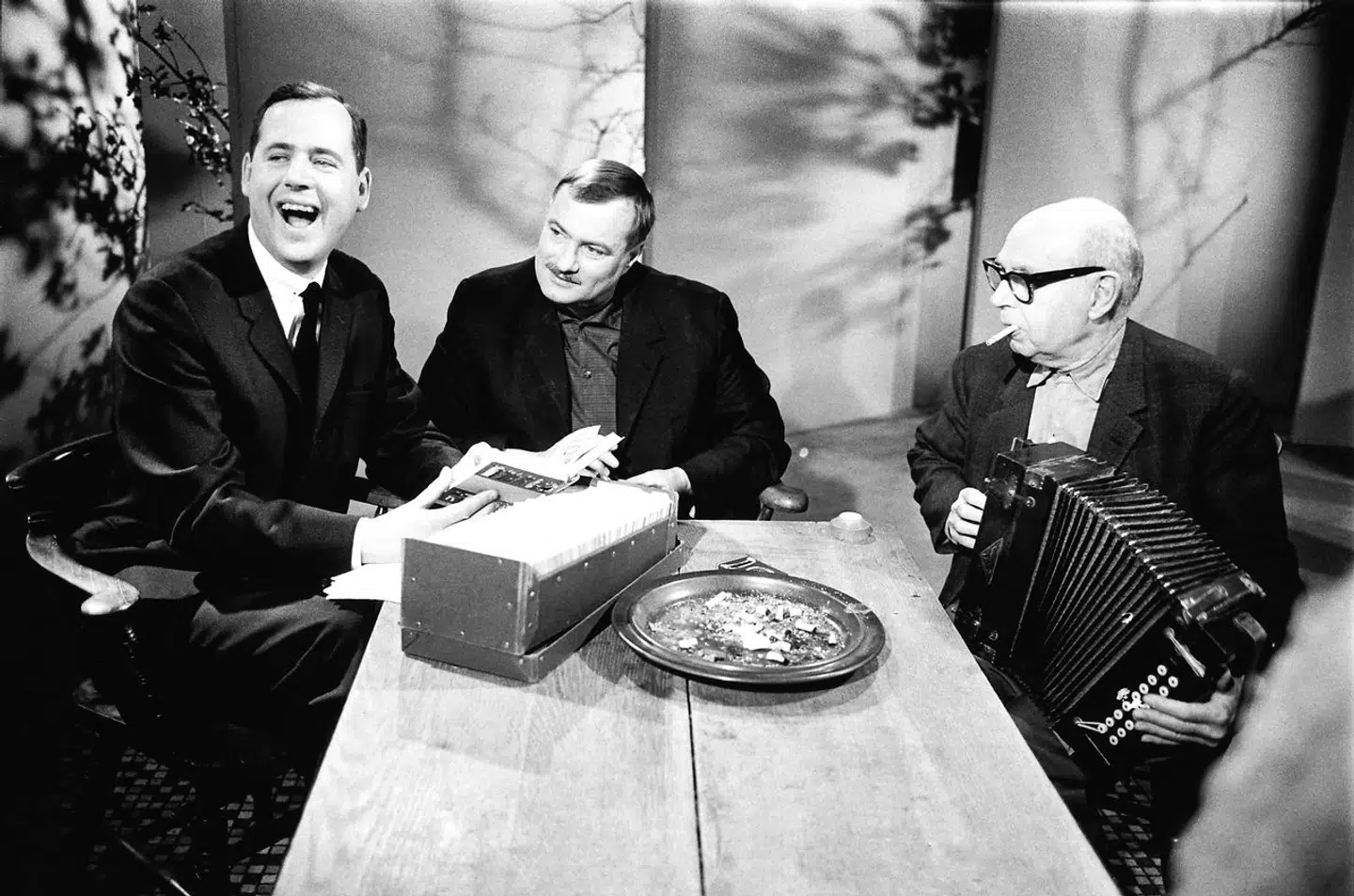 Kulturelite: Klaus Rifbjerg, Leif Panduro og Poul Henningsen. 1964.