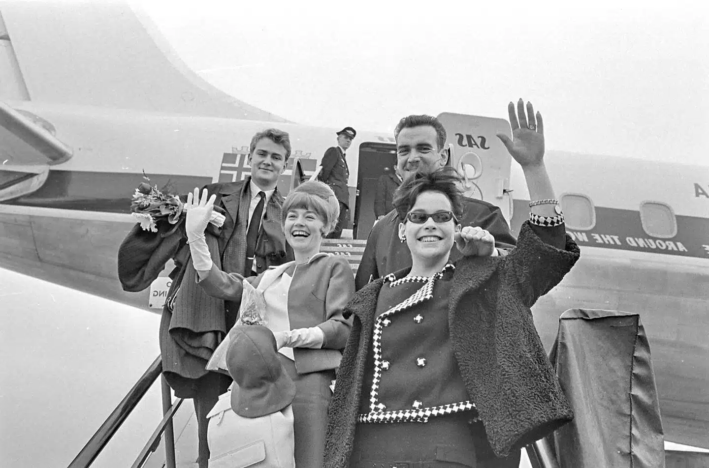 1966: Ulla Pia og dirigenten Arne Lamberth rejser til Det Internationale Melodi Grand Prix i Luxembourg. Snart skulle Danmark være ude af konkurrencen i 11 år.