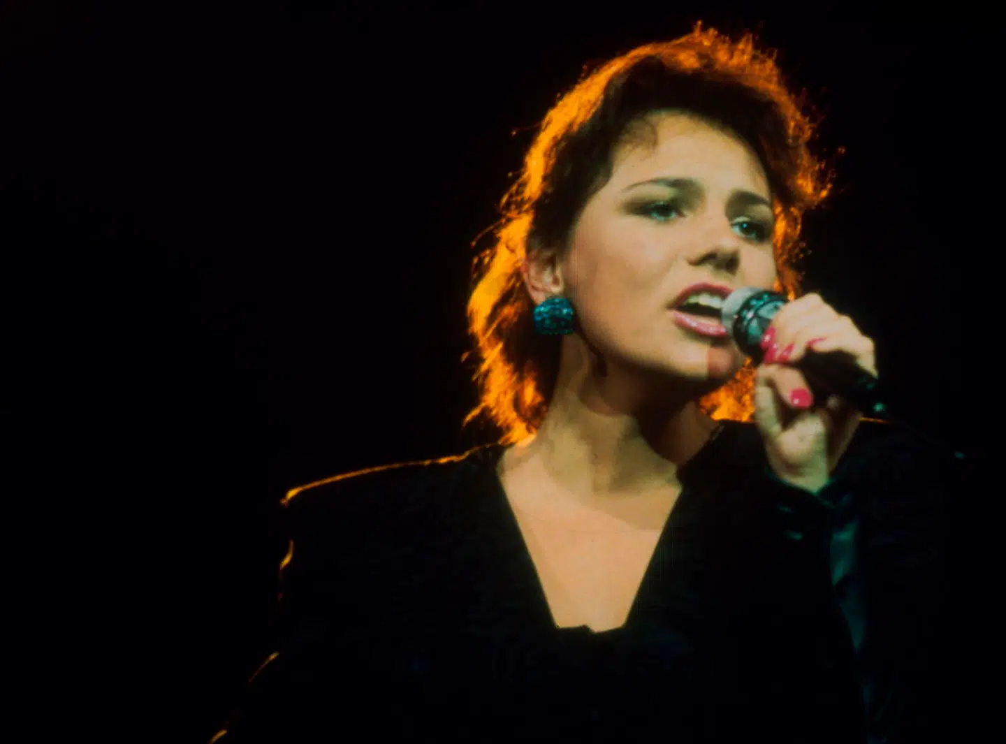 Anne-Cathrine Herdorf vandt Dansk Melodi Grand Prix i 1987. Sangen hed »En lille melodi«, og lille var lige, hvad den var, mente kritikerne.