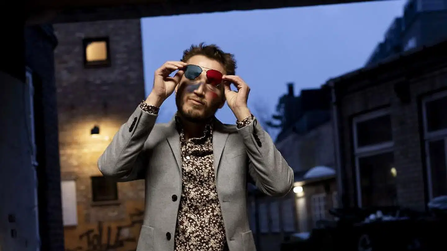 Forfatter Jacob Skyggebjerg er aktuel med nyudgivelsen »Der går min klasselærer«, der er et danmarksportræt, der former sig som et klaustrofobisk nærbillede af livet i provinslandsbyen med det bemærkelsesværdige navn Løsning – en lokalitet, hvor ingen løsninger tilsyneladende kan søges.