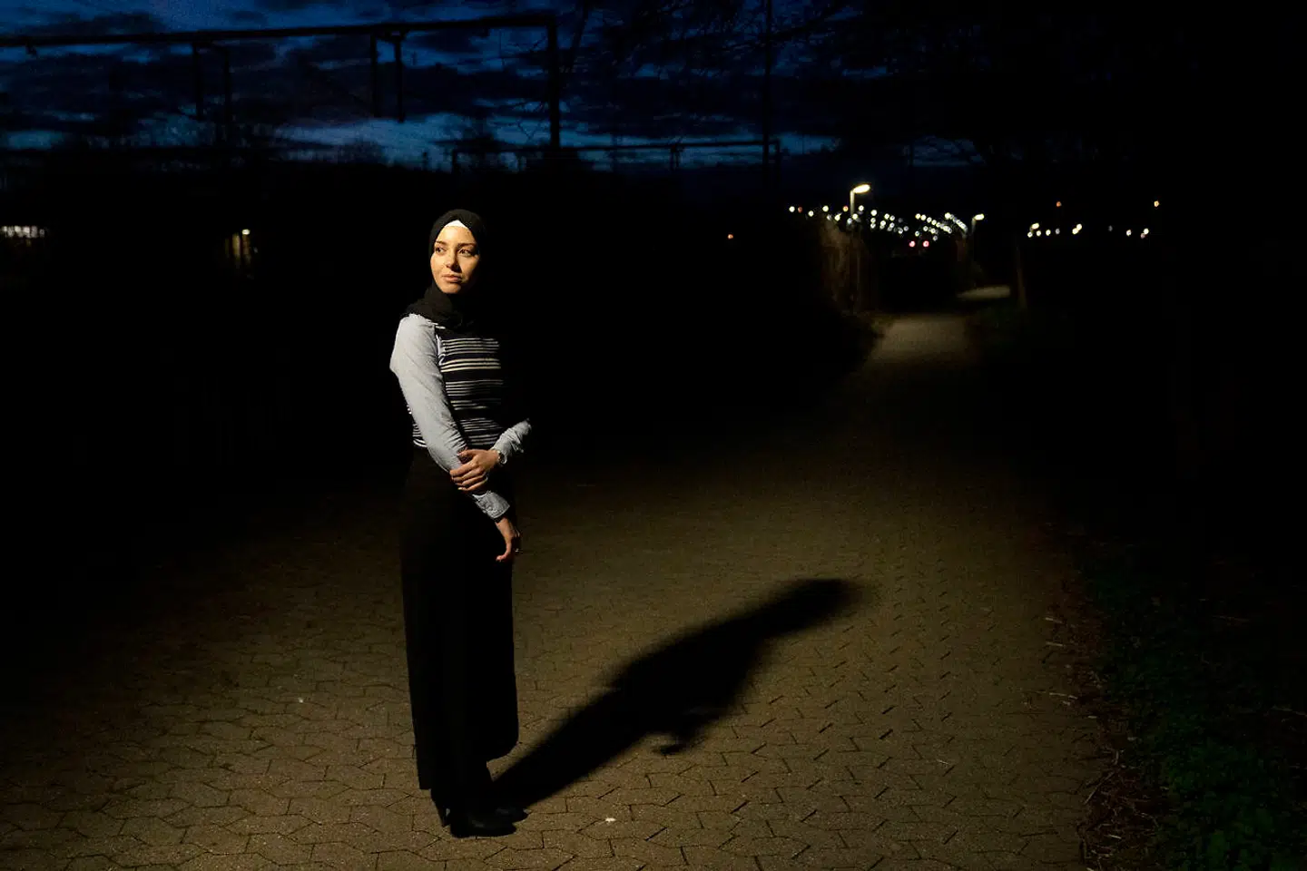 »Jeg tog tørklædet på, fordi jeg gerne ville have, at det var mine kvalifikationer og værdier, man skulle vurdere mig på. I dag er det kun tørklædet, folk ser. Det er paradoksalt,« fortæller Afnan.