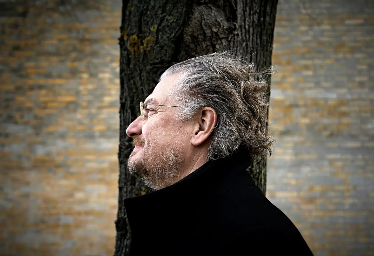 »Ideelt set ville jeg gerne bo på Østerbro. Der er dejligt, og jeg har altid tænkt, at hvis jeg en dag var super heldig, kunne jeg få en lejlighed på Sortedam Dossering. Det ville kræve et mirakel,« siger folketingsmedlem Henrik Dahl.