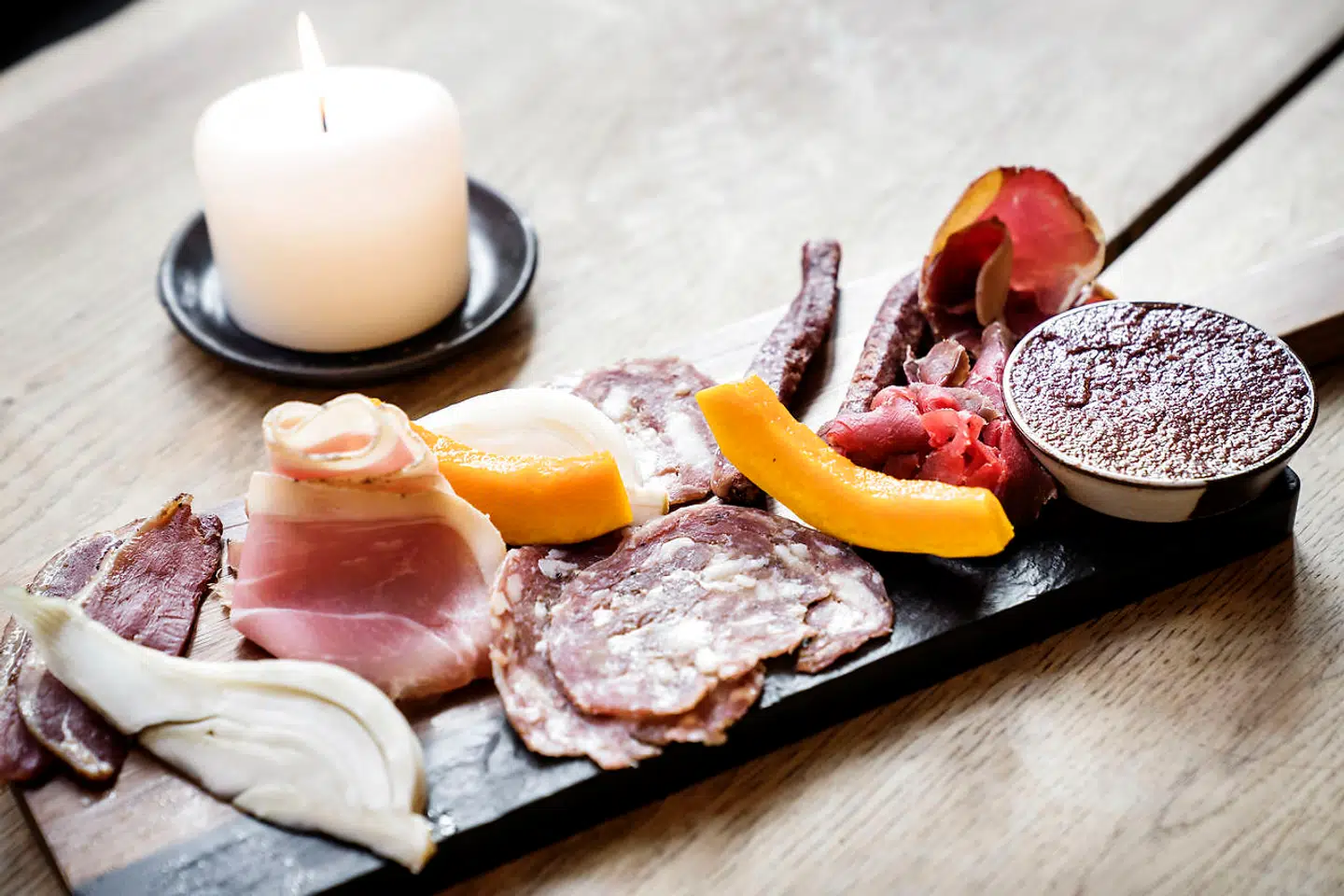 Møllers spækbræt med charcuteri fra Nørre Søby.