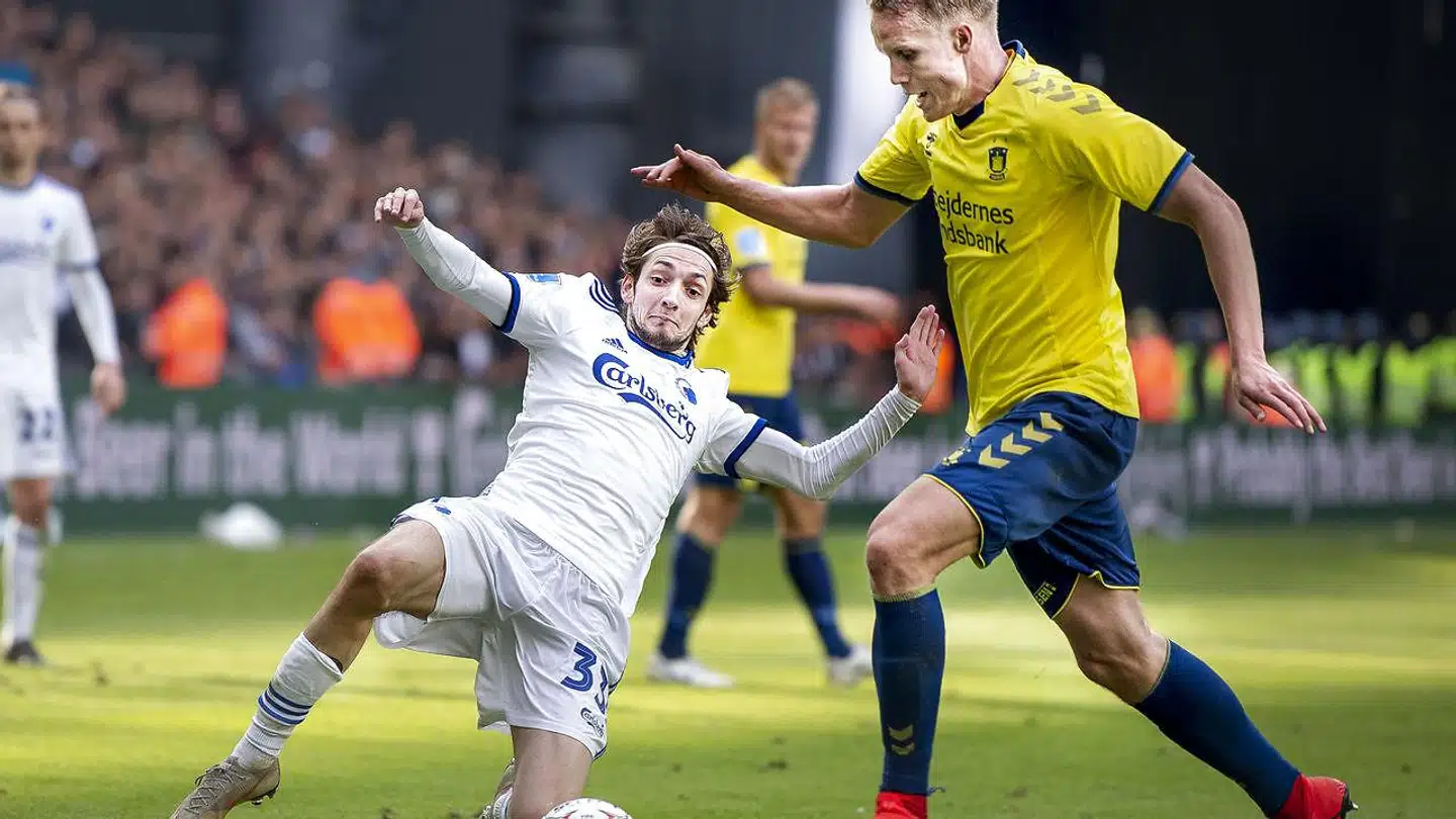 FCKs Rasmus Falk og Brøndbys Hjörtur Hermannsson under superligakampen i Parken søndag 5. maj 2019. Et er, hvordan det går på banen, noget helt andet er den økonomiske tvekamp.