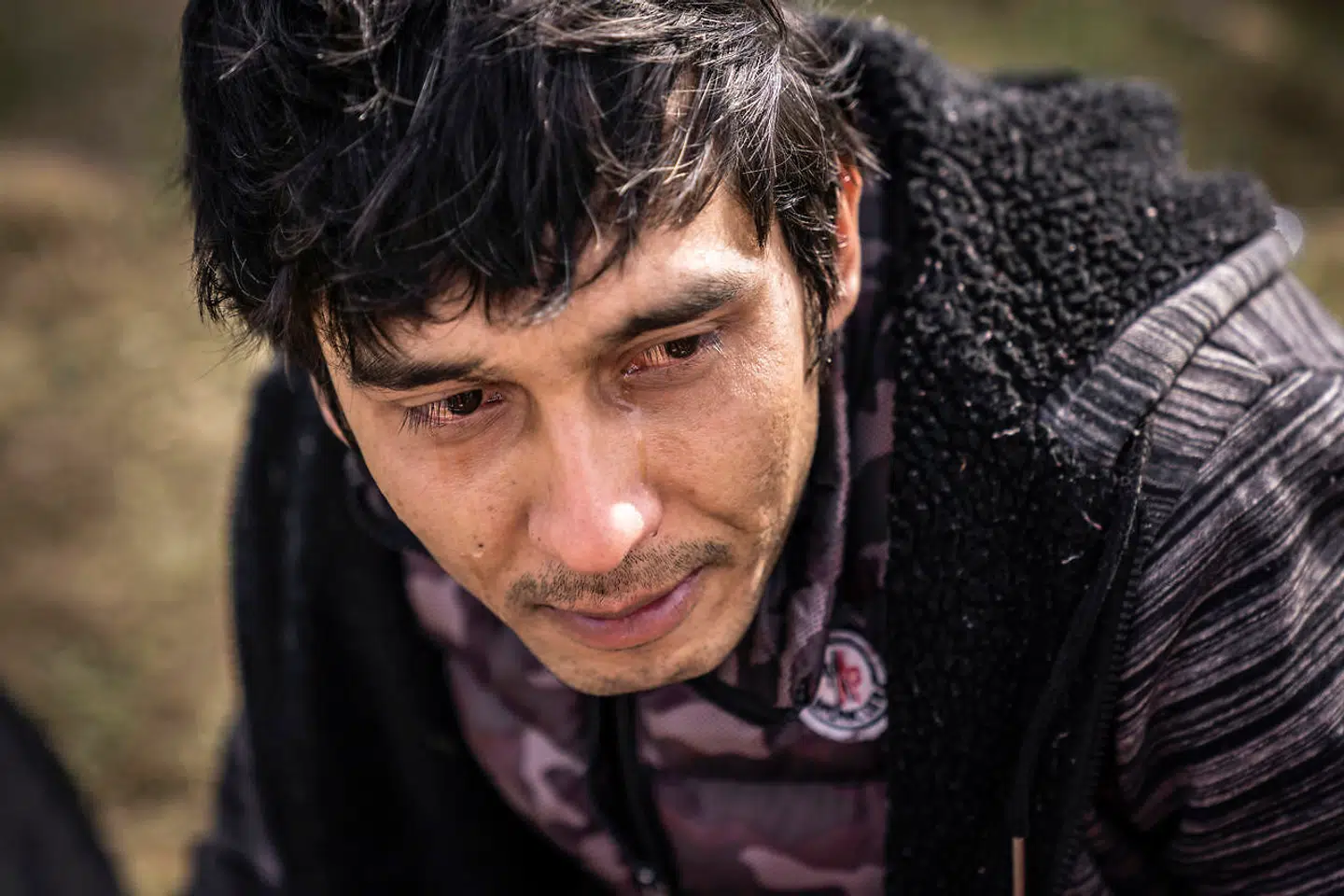 Seyid Waleed er født i Saudi-Arabien af afghanske forældre og har nået at bo i både Saudi-Arabien, Afghanistan, Dubai, Iran og Tyrkiet før han nu prøver at komme til Europa.