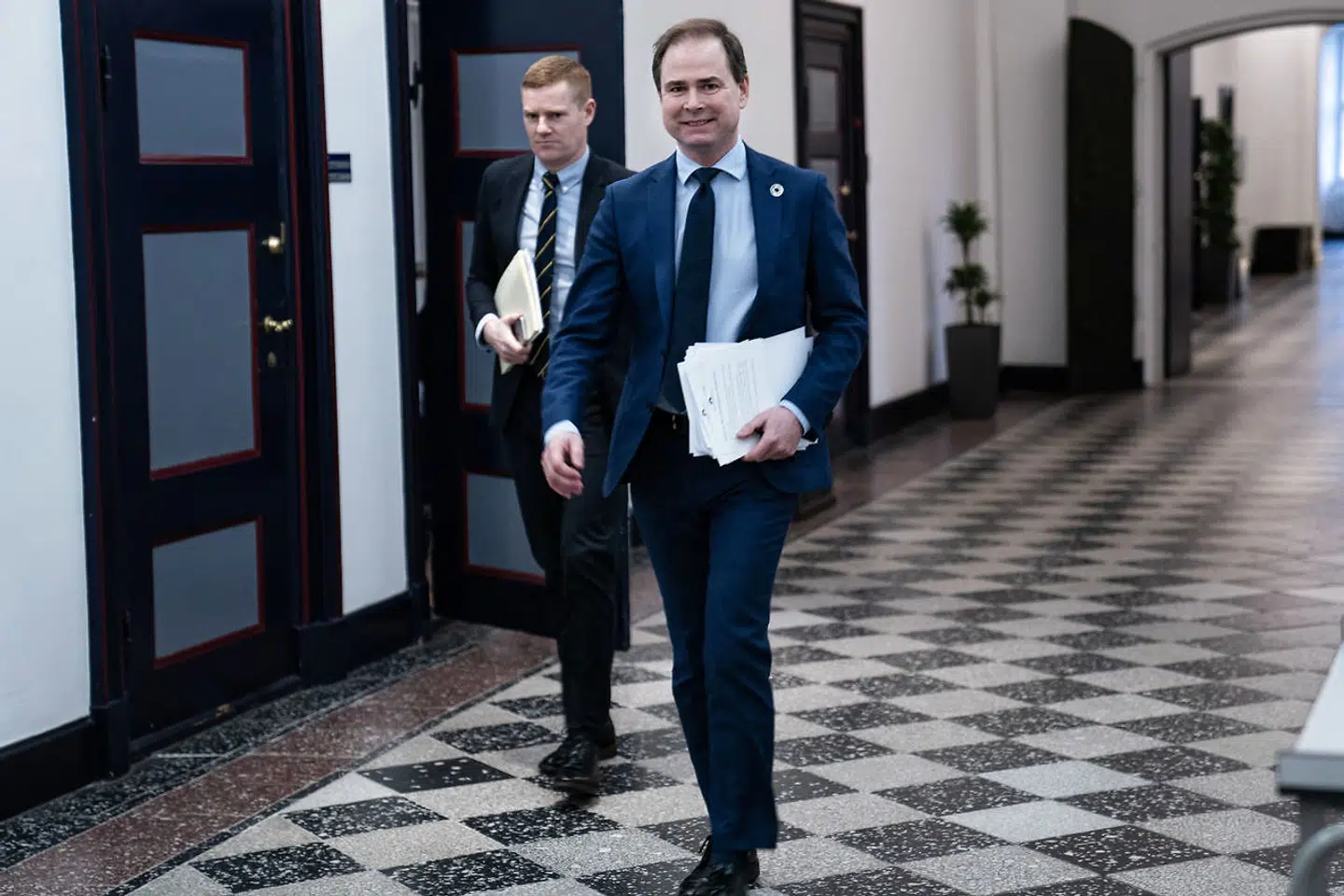 Finansminister Nicolai Wammen (S) og særlig rådgiver Mads Brandstrup.