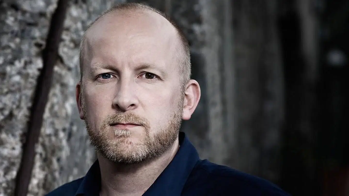 Med sit nye job skriver Lars Husum sig ind i rækken af forfattere, der er blevet ansat i ministerier siden regeringsskiftet.