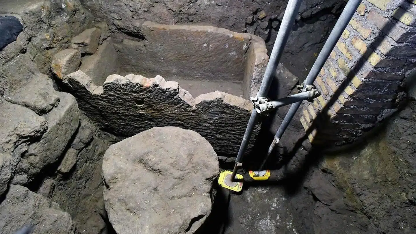 Stensarkofagen, som måske har tilknytning til den ene af de to tvillingebrødre, der ifølge overleveringen grundlagde Rom.