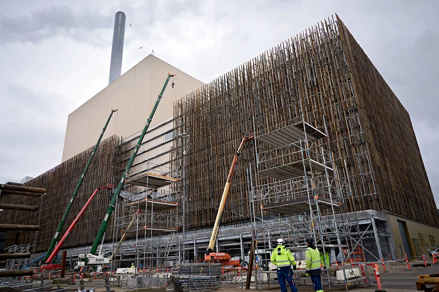 Om et par måneder er både facaden og pladsen foran Blok IV helt færdig. Til den tid vil københavnerne i nærmere bestemt omfang få adgang til udsigtsterrassen fyrre meter over jorden.