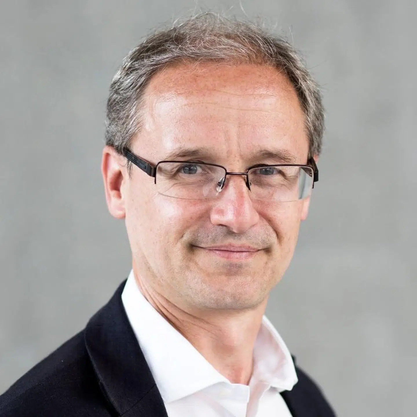 Sinclair McKay har udgivet flere bestsellere om Bletchley Park, det engelske hovedkvarter for kodebrydning under Anden Verdenskrig. Han er desuden litteraturkritiker ved de engelske dagblade Telegraph og Spectator. Foto: Liam Bergin / Lindhardt & Ringhof