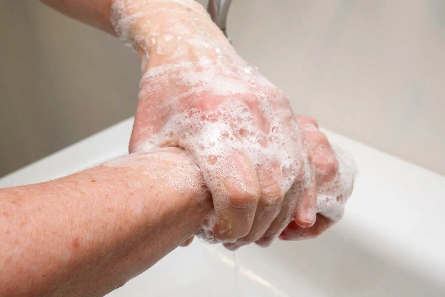 Håndvask og hånddesinfektion er det bedste våben mod coronavirus.