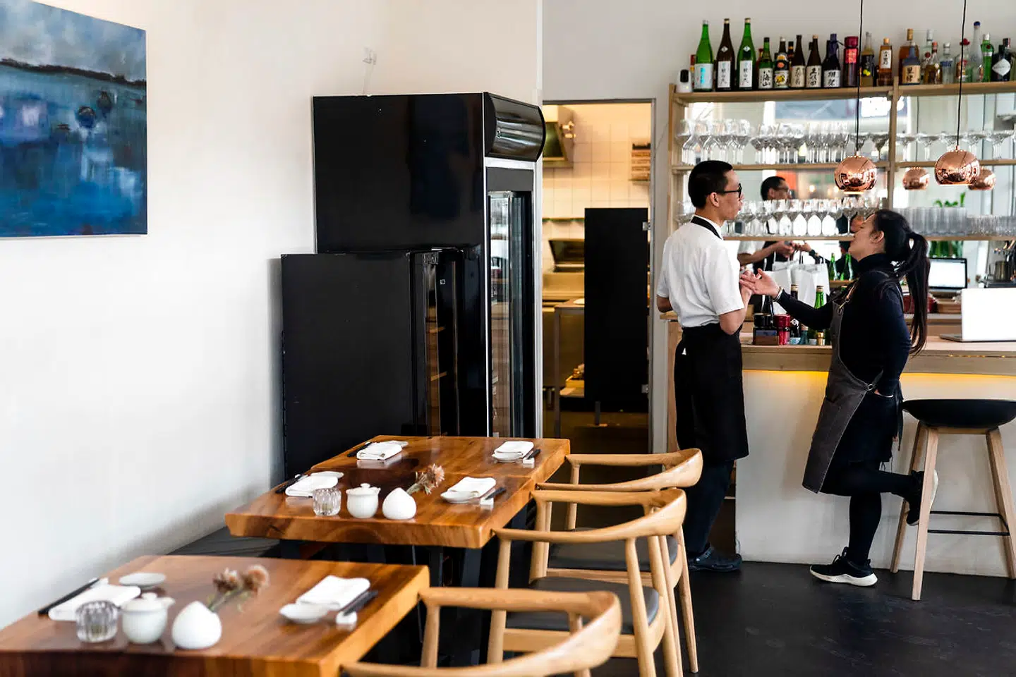 Lokalet minder mest af alt om et charmeforladt biludlejningskontor.