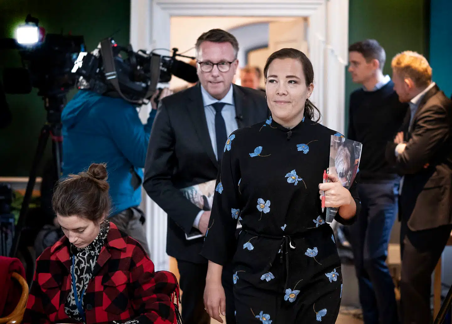 Regeringen har givet forkerte og misvisende oplysninger til partierne om den ny hovedstadspulje. Puljen flytter 400 millioner kroner mellem kommuner i hovedstadsområdet og indeholder helt særlige omstændigheder, der lige akkurat sikrer den ansvarlige minister Astrid Krags valgkreds den største gevinst på 71,8 millioner kroner.