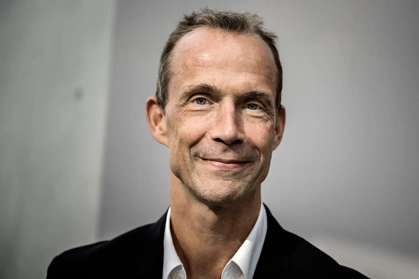 Jens Due Olsen smækker med døren og forlader Danske Bank-bestyrelsen. Efter blot to år og med en salut om, at hans kommercielle fokus ikke matcher de kompetencer banken efterspørger for tiden.