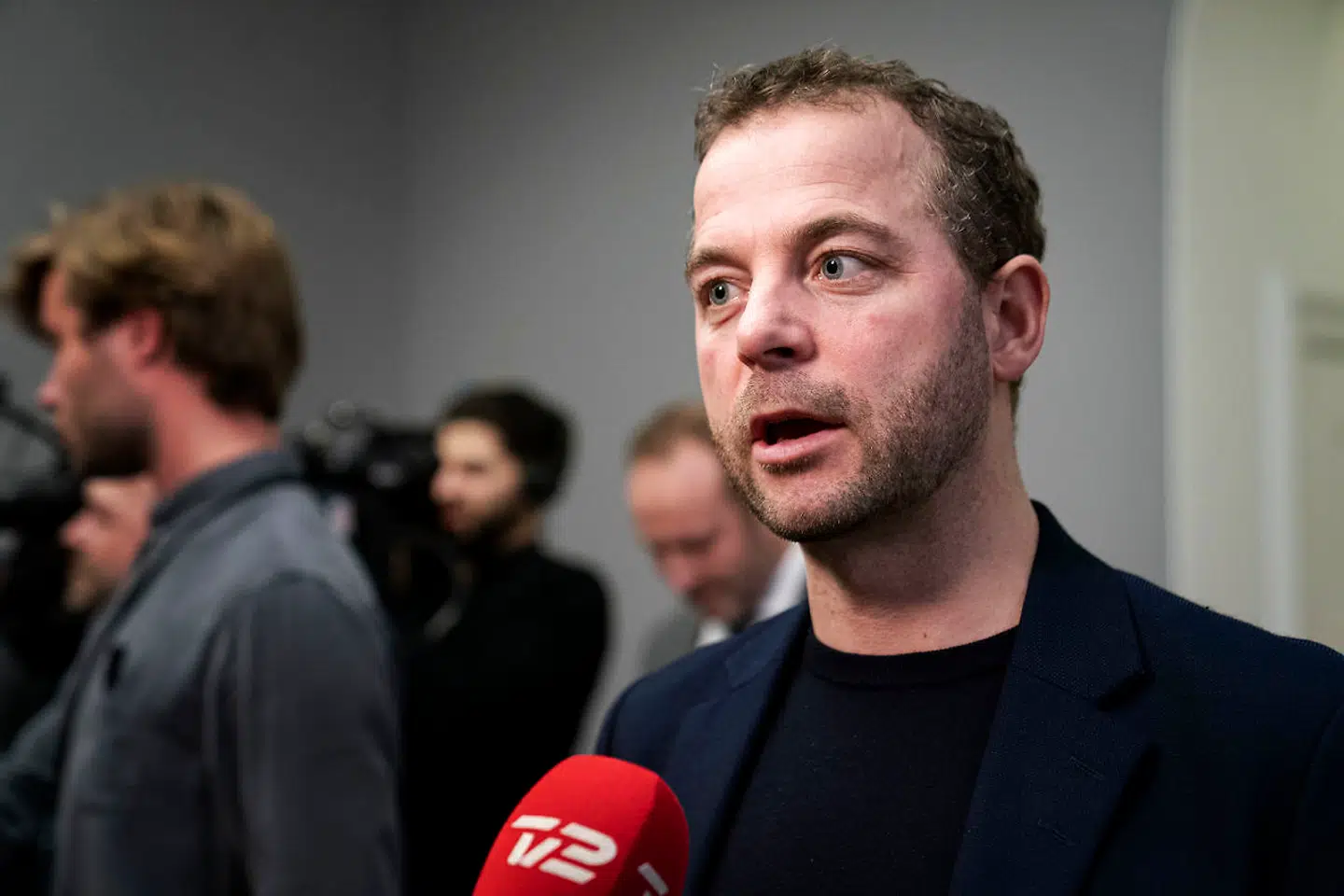 Den radikale leder, Morten Østergaard, truer med at vælte regeringen, hvis der ikke senest grundlovsdag ligger en klimahandlingsplan og der er taget politiske initiativer.