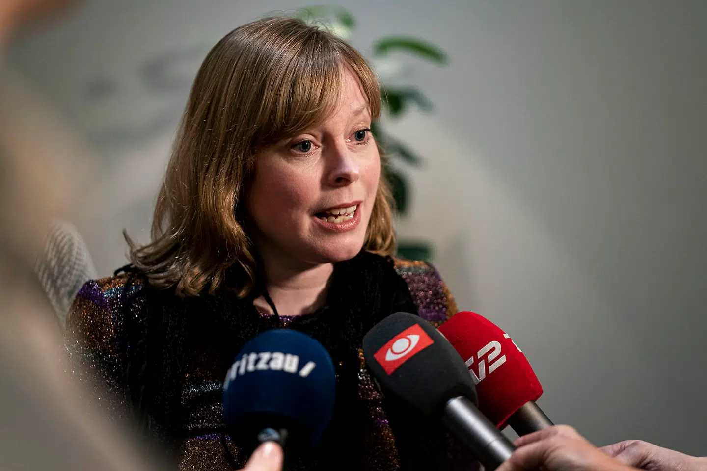 Kultur- og kirkeminister Joy Mogensen skal i samråd og redegøre for forløbet om det radioudbud, som førte til Radio24syvs lukning og Louds opståen.