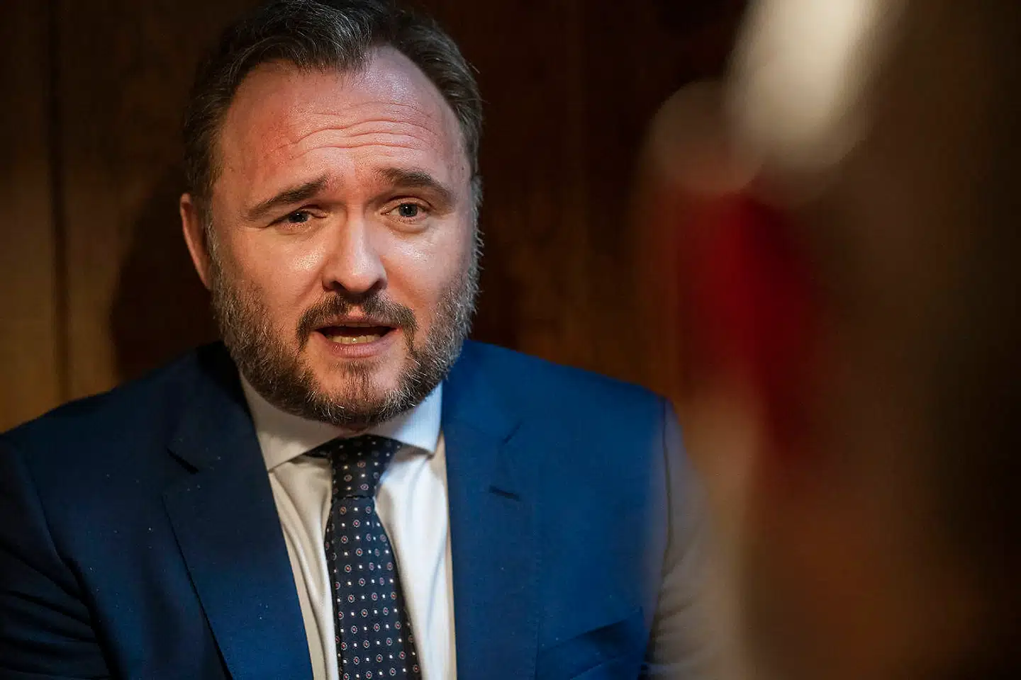 Radikale og Enhedslisten lægger pres på klimaminister Dan Jørgensen. Men han kan »ikke genkende billedet af, at regeringen skulle sidde på hænderne«.