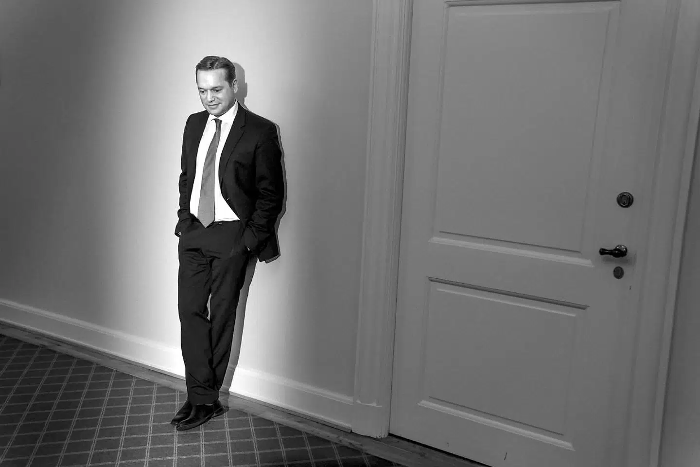 Marcus Knuth fortæller nu om de store interne stridigheder i Venstre, der førte til, at han til sidst skiftede parti til de Konservative. »Bølgerne var gået så højt så længe i Venstres gruppelokale, at min frustration var meget åben og meget tydelig for alle.«