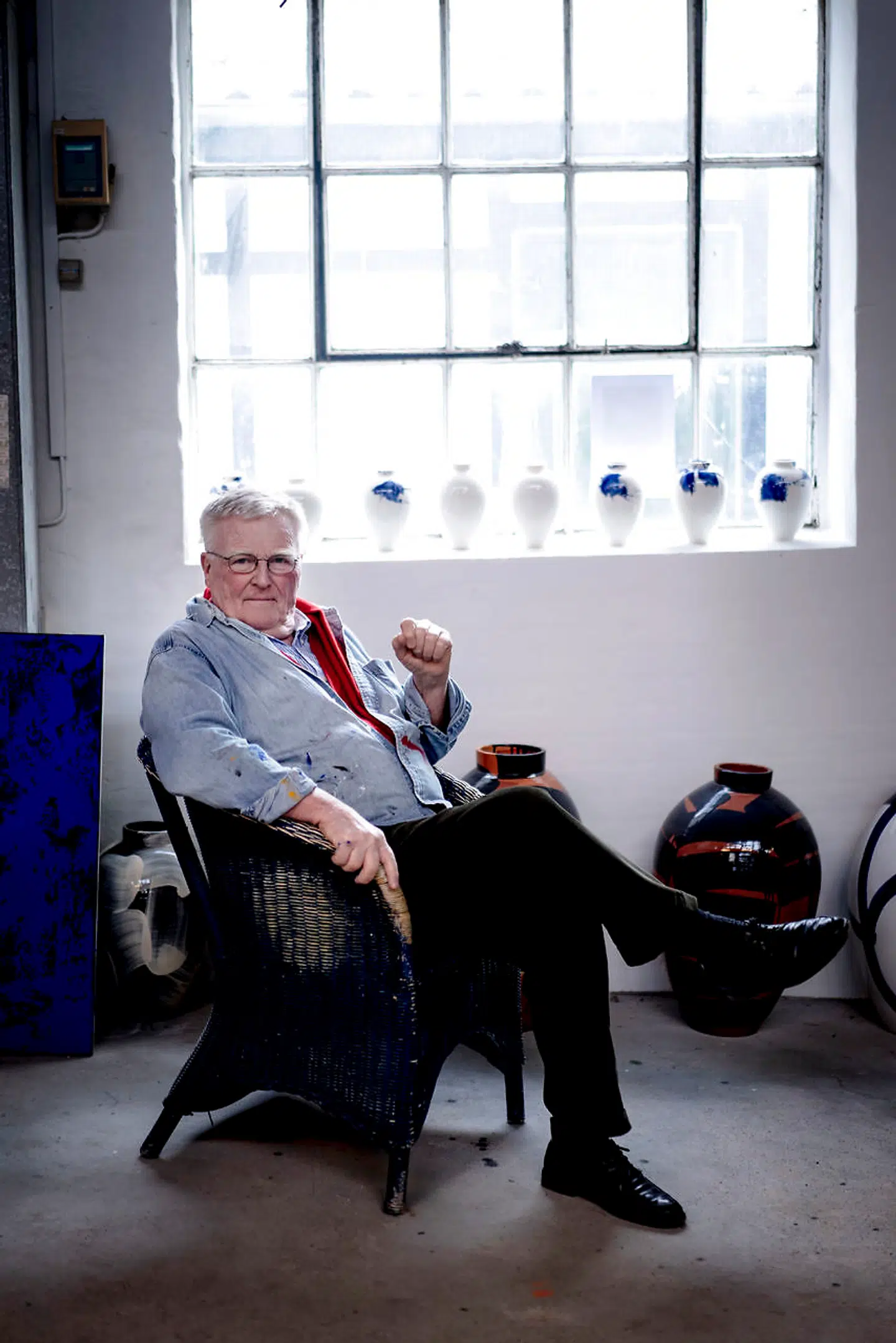 Kunster Per Arnoldi fotograferet i sit atelier i Raadvad ved Lyngby.