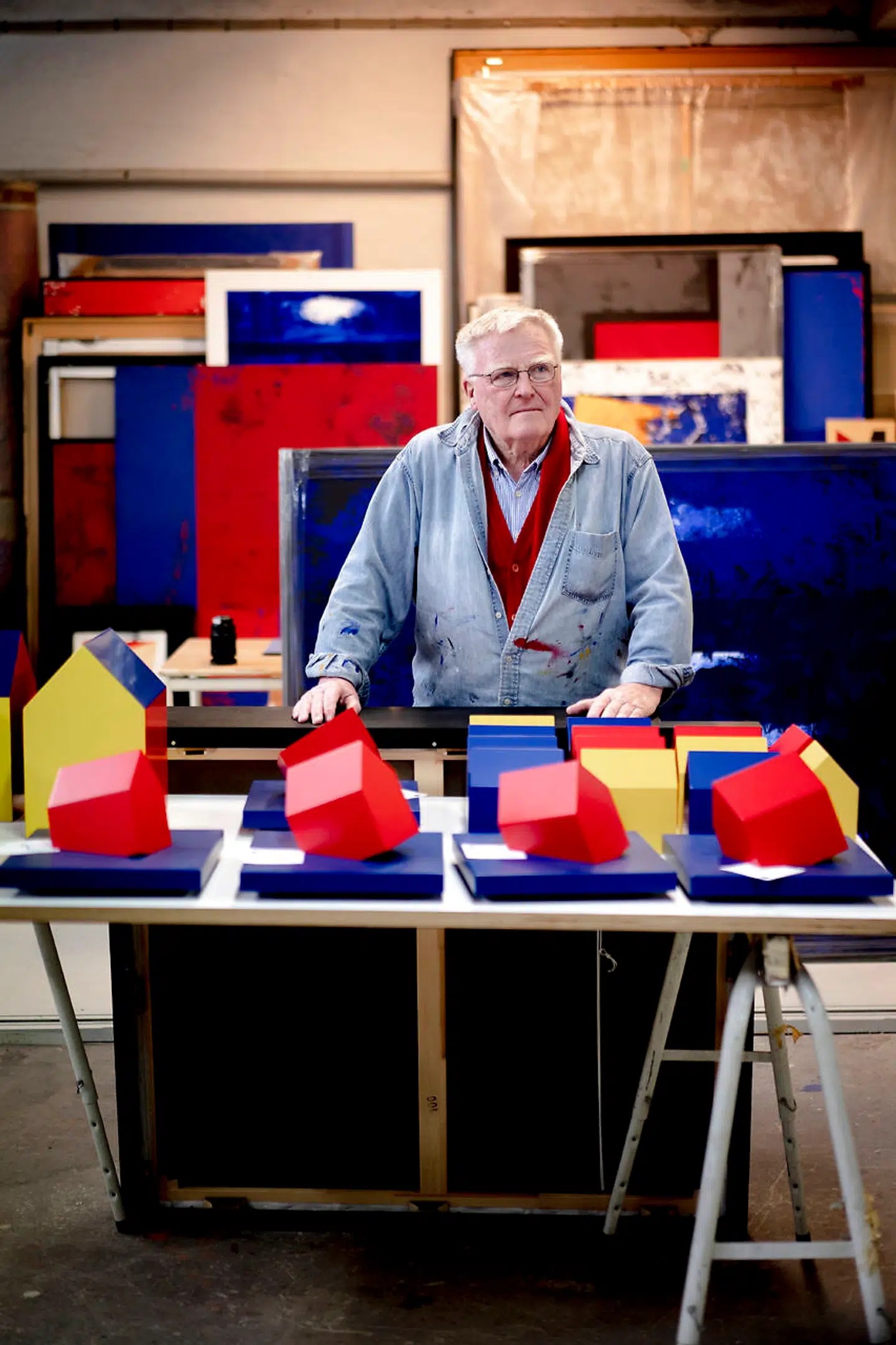 Per Arnoldi stående bag en serie skulpturer kaldet »Global Warning« som har været vist i New York, Madrid og ved WEF mødet januar i Davos 2020.