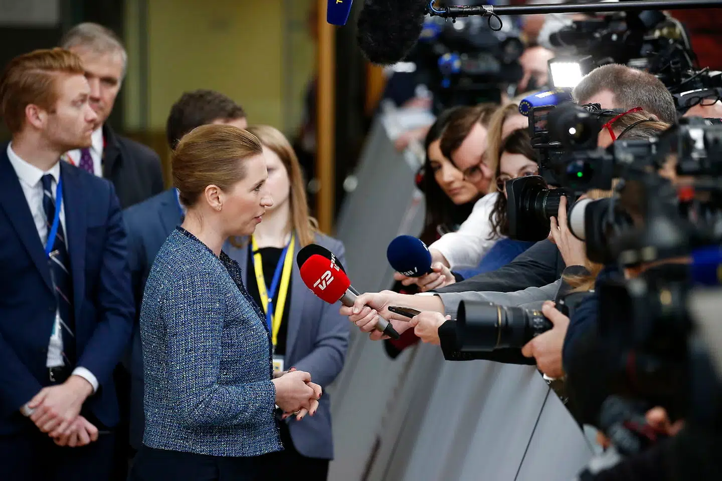 Budgettopmødet i Bruxelles sluttede uden hvid røg. Et døgn med intense forhandlinger bragte ikke parterne tættere på hinanden i det prekære slagsmål om EUs budget.