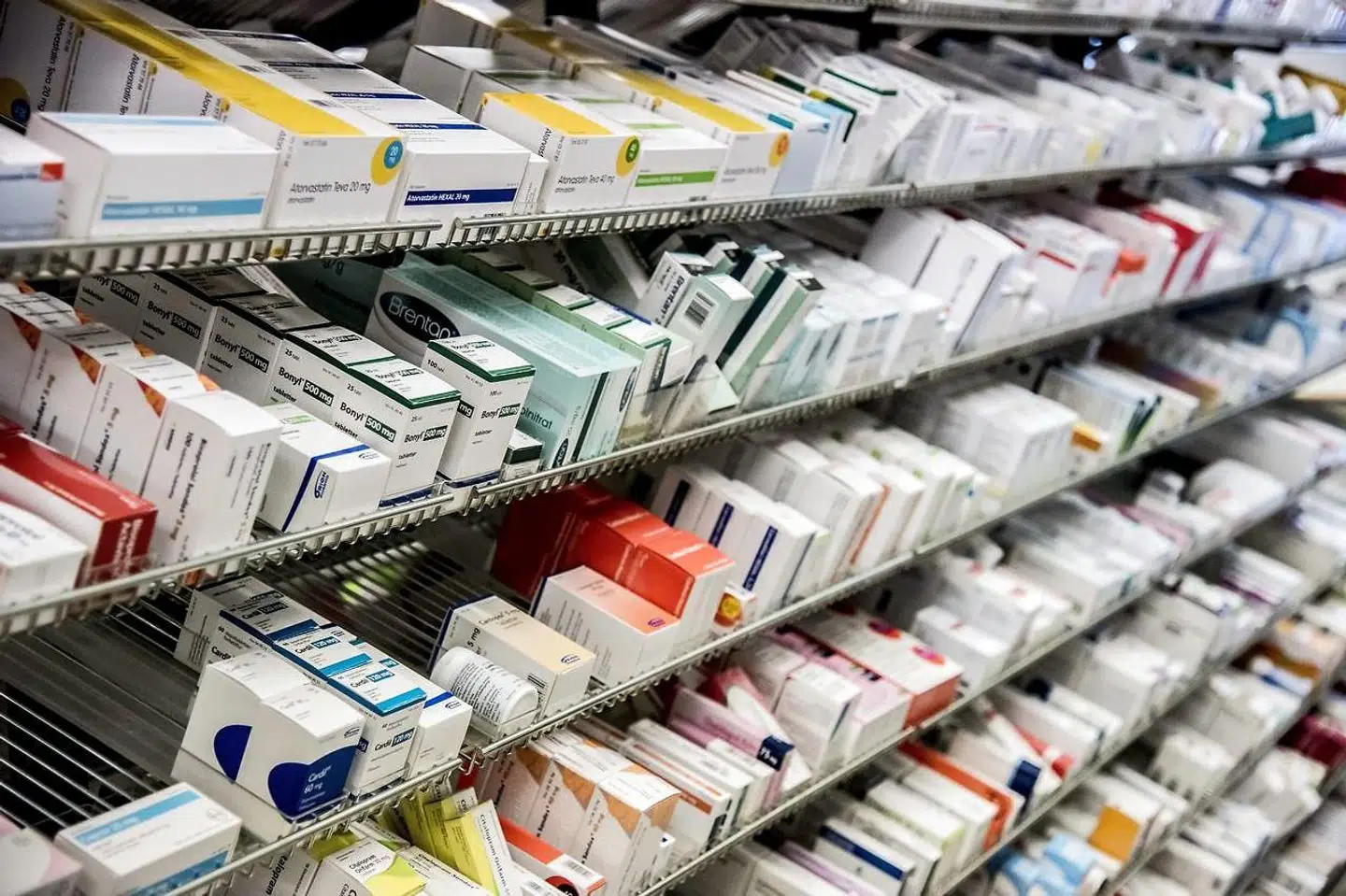 Personer, der deltager i medicinforsøg, er ofte mere ensartede end »virkelighedens patienter«, og de har som regel et forholdsvis ukompliceret sygdomsforløb. Derfor kan det hjælpe på behandlingen af patienter at se på millioner af borgeres sundhedsdata, mener Thomas Senderovitz og Nikolai Brun.