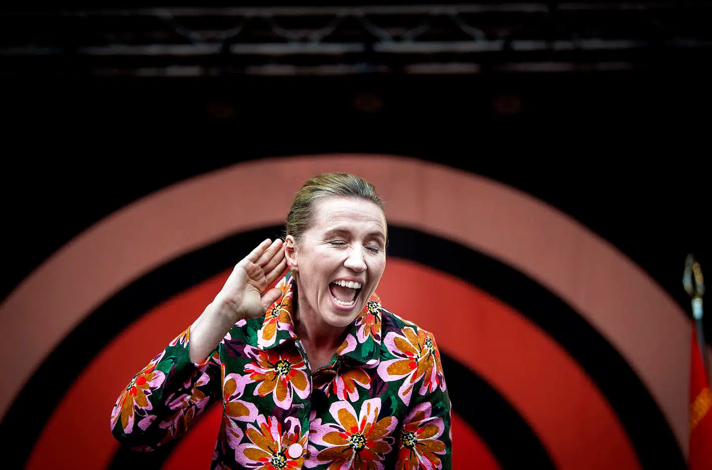 Der opstod tumult sidste gang Mette Frederiksen (S) talte på arbejdernes internationale kampdag. Derfor vil hun ikke bruge sin første 1. maj som statsminister på at give en tale i Fælledparken i København.