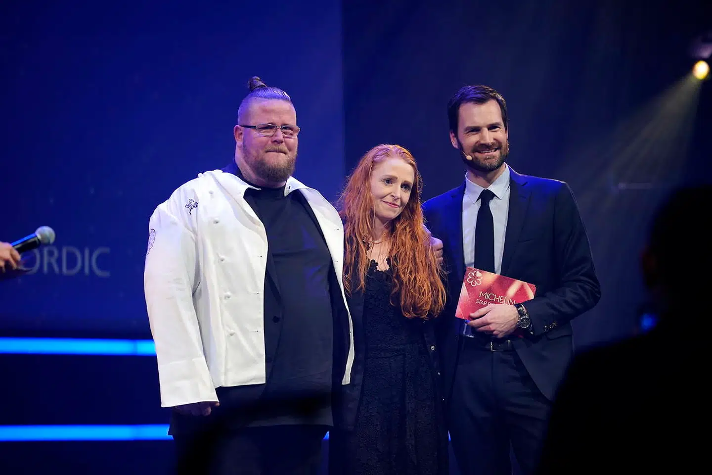 Eric Vildgaard og Tina Kragh Vildgaard fra restaurant Jordnær, der velfortjent fik sin anden Michelin-stjerne. Parret har tilsammen seks børn fremgik det fra scenen i går aftes.