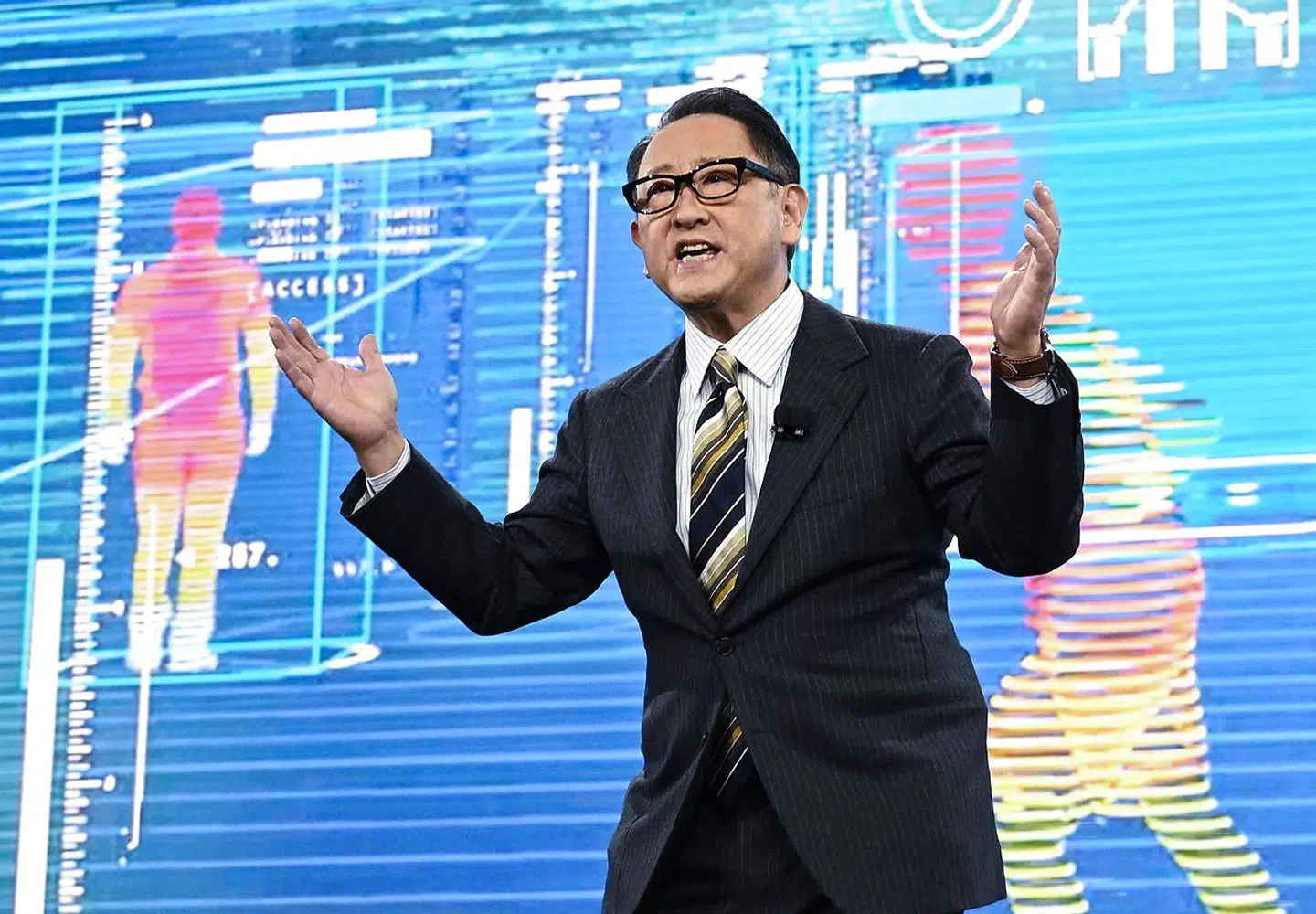 Toyotas topchef, Akio Toyoda, præsenterede i januar planer om at bygge en fremtidsby for foden af Fuji-bjerget i Japan, der skal bruges til at teste alverdens teknologi. Han står med en kæmpe udfordring i at omstille Toyota til nye transportformer, og hans eget personlige brand er vævet tæt sammen med den japanske bilgigants.