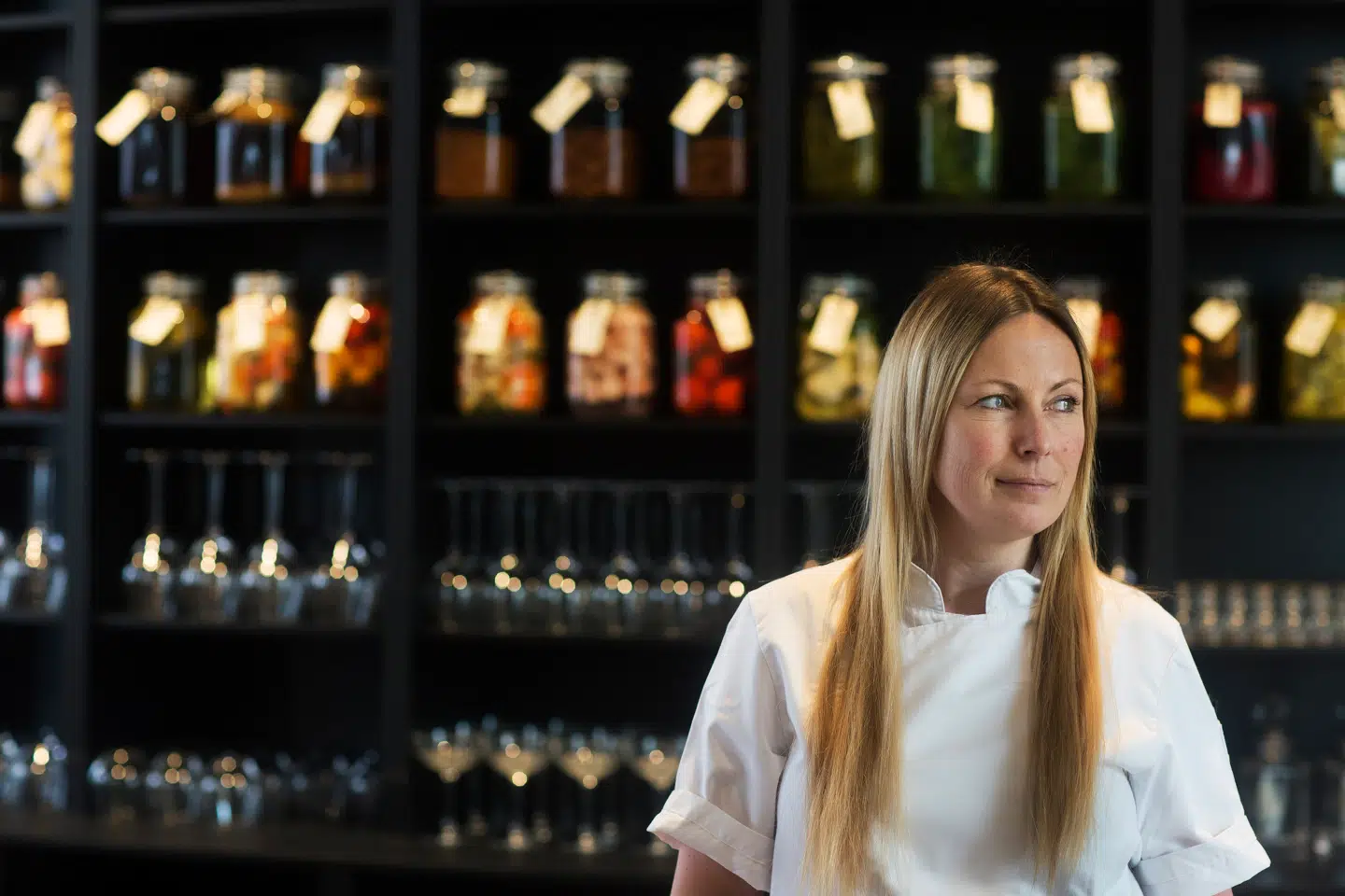 Thilde Gilling Andersen er født i 1981. Inden hun gik kokkevejen studerede hun special effects med en drøm om at arbejde i teater- og filmbranchen.