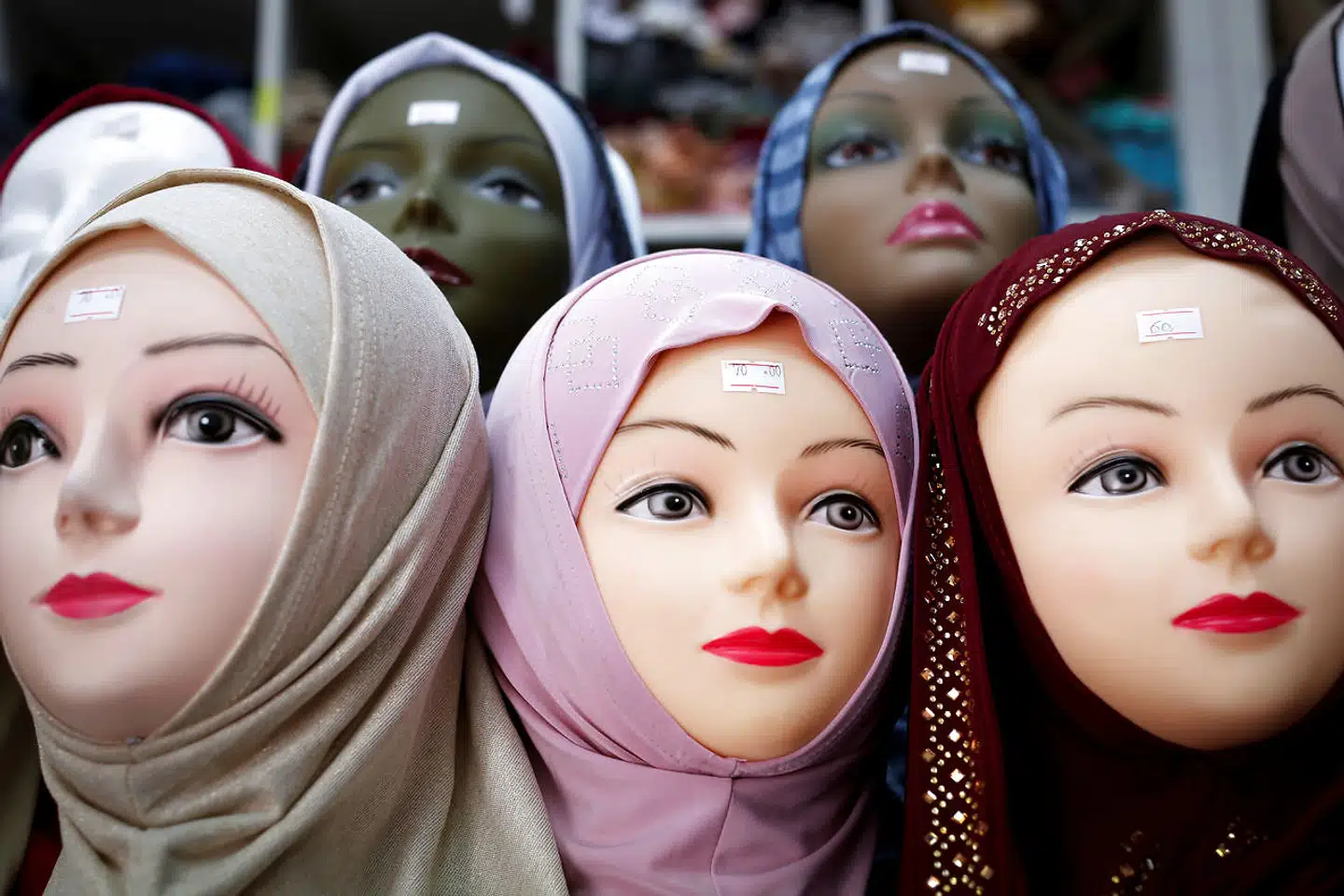 Hijaber til salg i Mjølnerparken.