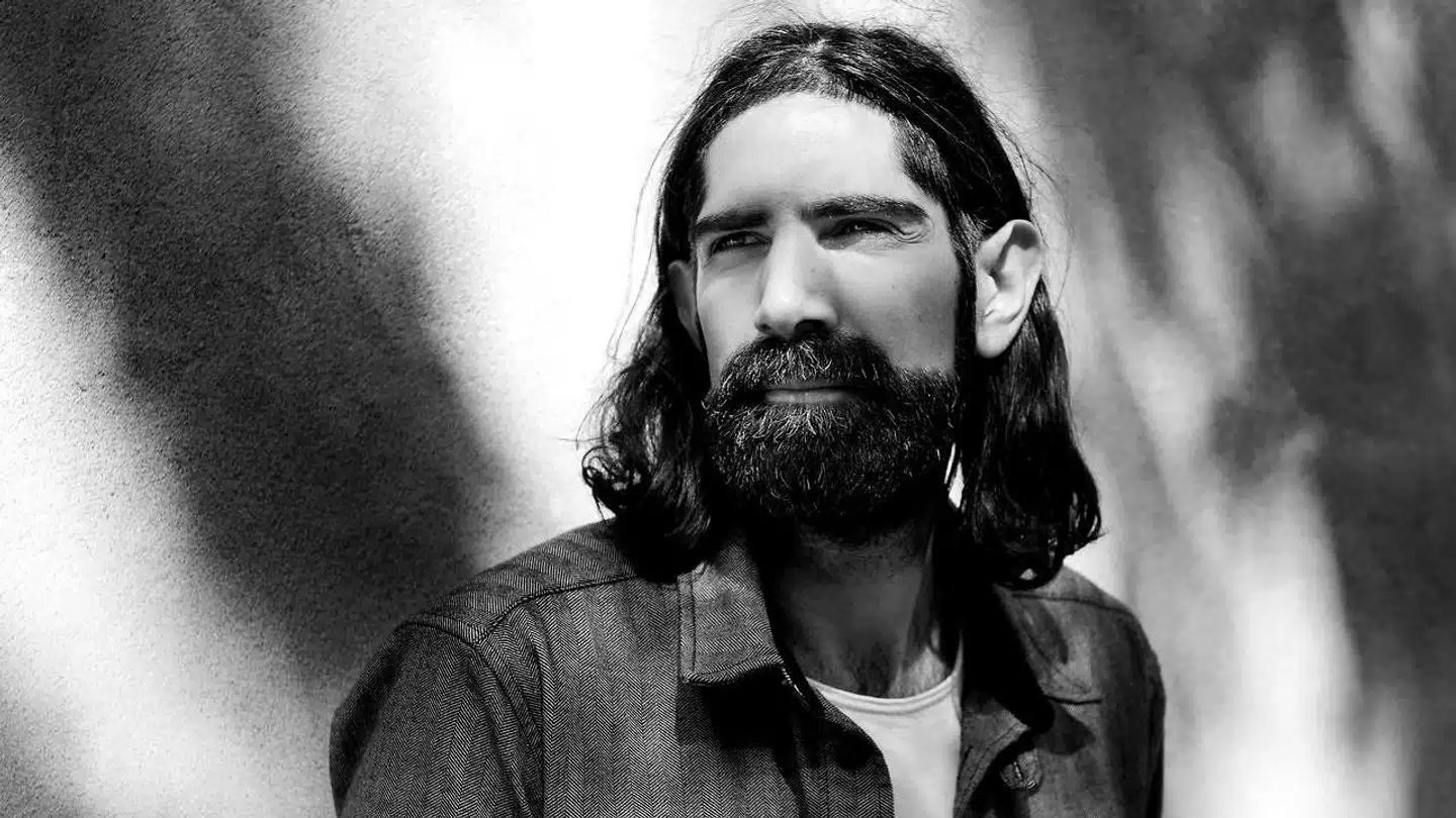 »Det er helt forfejlet, når man vælger at betragte forfærdelige forbryderes forsvarsadvokater som samvittighedsløse svin. De skal hyldes. De er blandt demokratiets og dermed Danmarks helte,« skriver Nima Zamani.