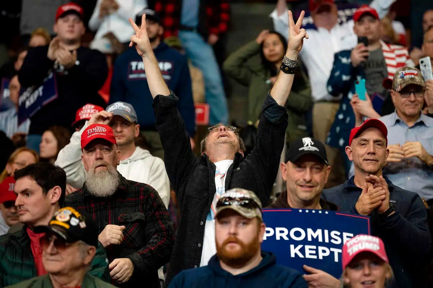 Trump-fans under præsidentens tale i Manchester, New Hampshire.