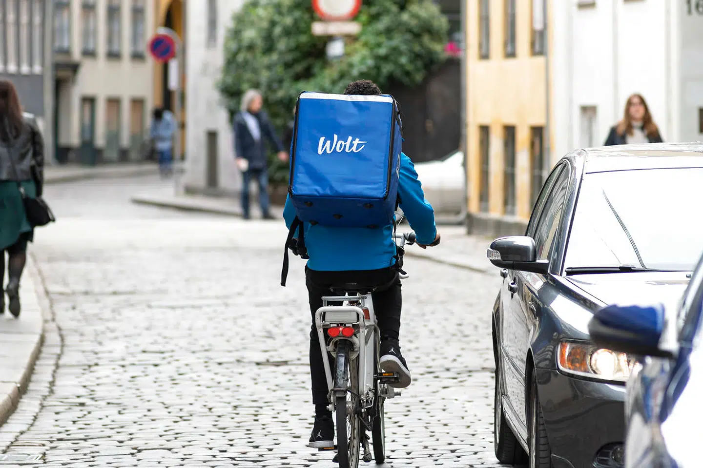 Freelancerne betegnes nedladende som rettighedsløse daglejere, der ikke har frokostordninger, ferie- og sygedagpenge og den slags. Modstanderen glemmer, at det er vilkår, som selvstændige altid har levet med.