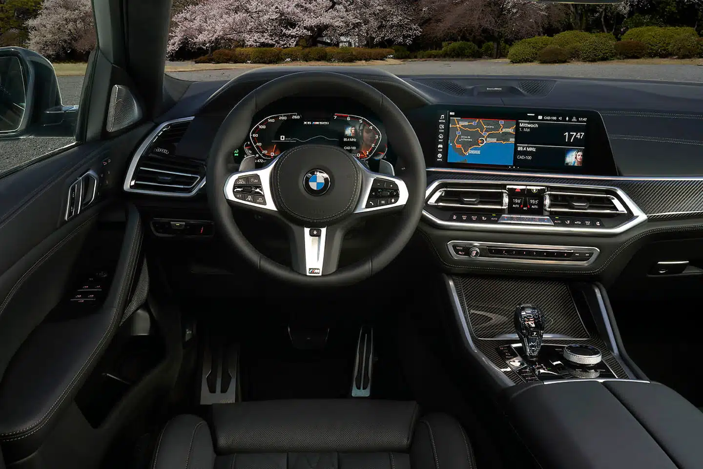 BMW X6 M50i.