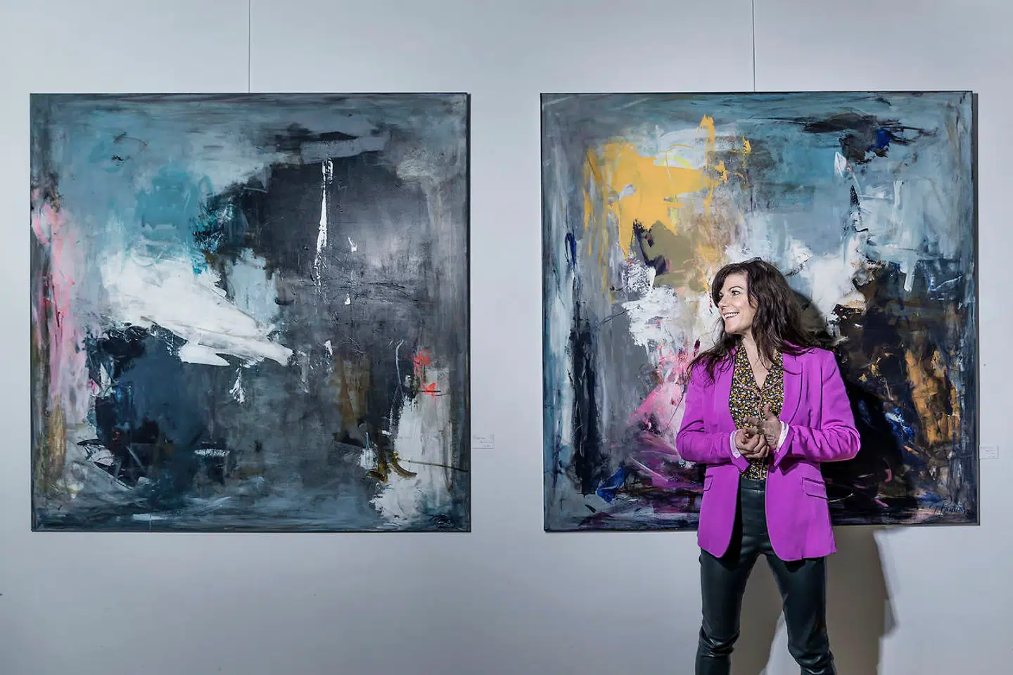 Siden en kunstkritiker bankede hende i gulvet for seks år siden, har Trine Panum fået solidt fat i den pensel, der har vist sig at være både en ven og et levebrød. Hvad folk kalder hende, interesserer hende ikke alverden.